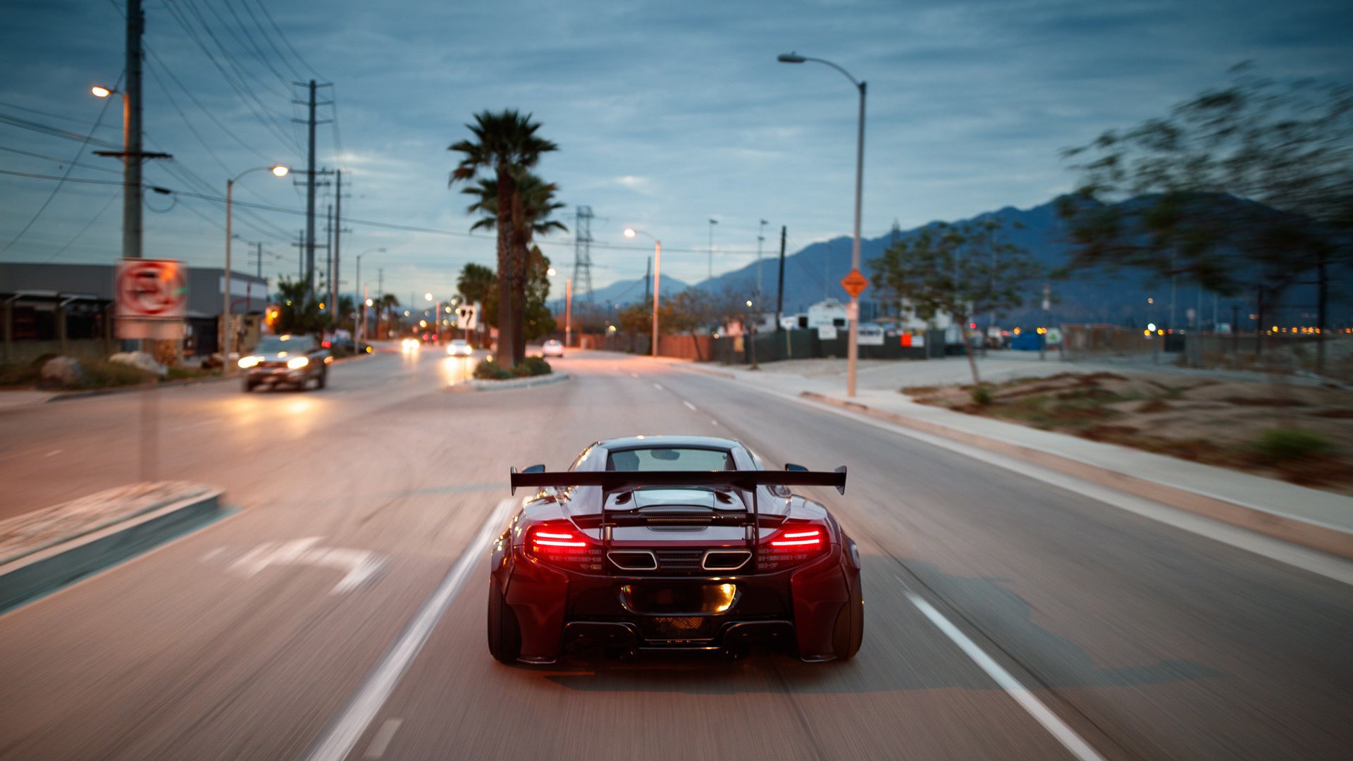 伊朗骑手阿里·巴赫蒂亚里在巴黎奥运会上与“Shahram”马匹共同夺得障碍赛银牌,展现默契配合。