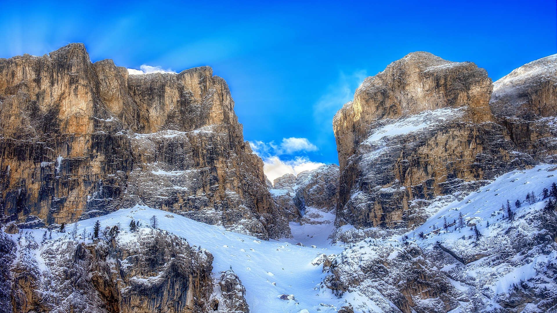 意甲尘埃落定：尤文在补时2-1险胜拉齐奥，榜首之争持续升温，尤文提前2轮意甲夺冠